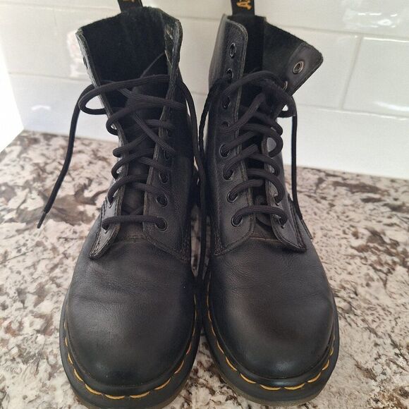 Dr. MARTENS Pascal black leather lace-up combat size 7 US - Picture 1 of 7
